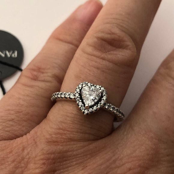 кольцо сияющее сердце пандора